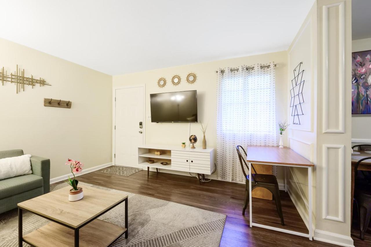 Dapper Digs - King Bed - Long Term Stays - Duke Durham Exterior photo