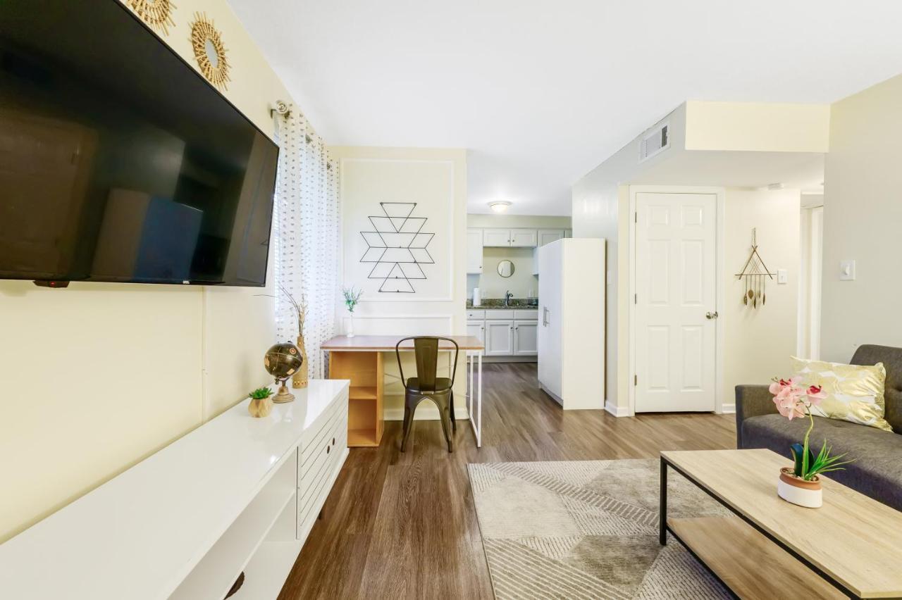 Dapper Digs - King Bed - Long Term Stays - Duke Durham Exterior photo